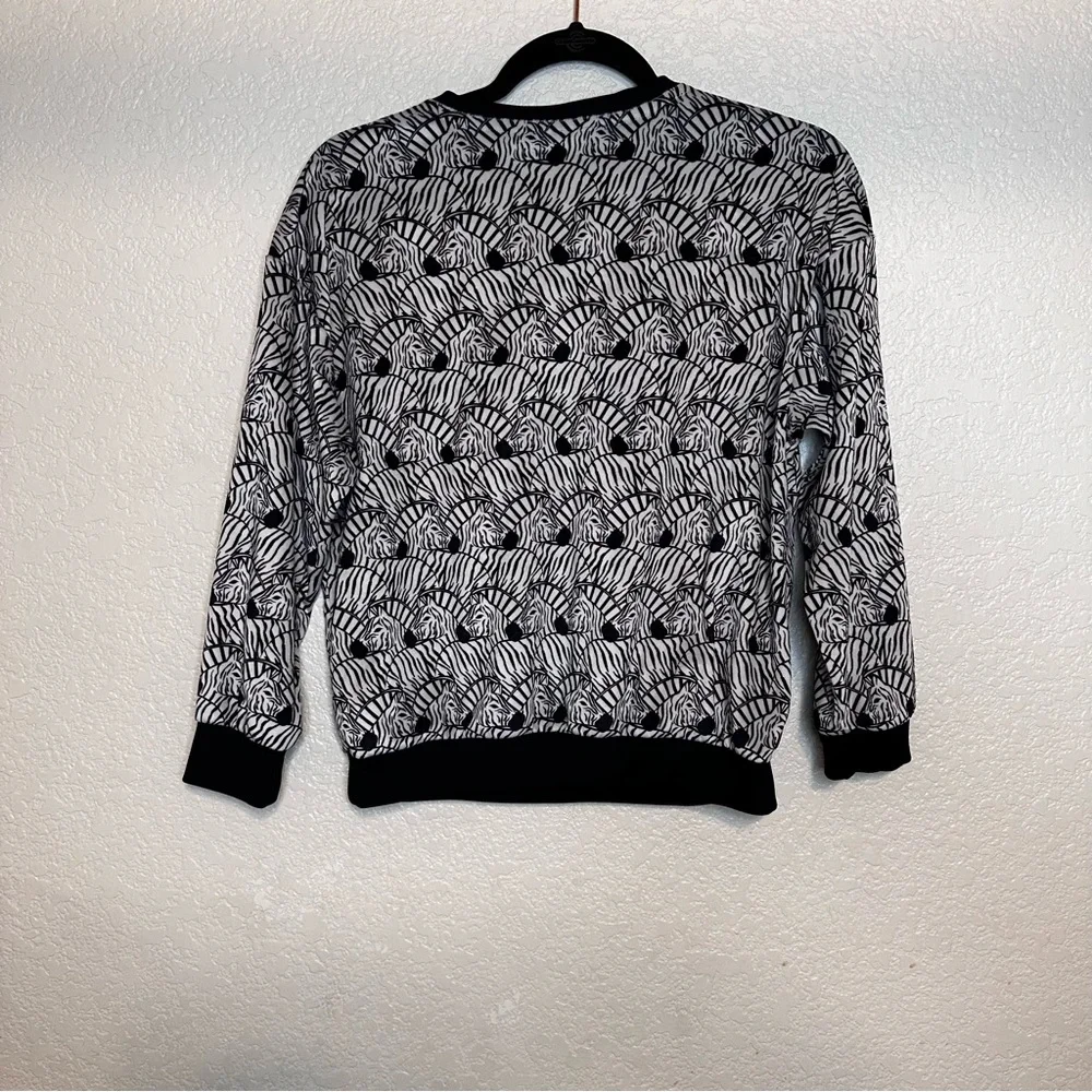 Adidas Zebra Allover Print Pullover Girl’s Size Medium - Picture 2 of 3